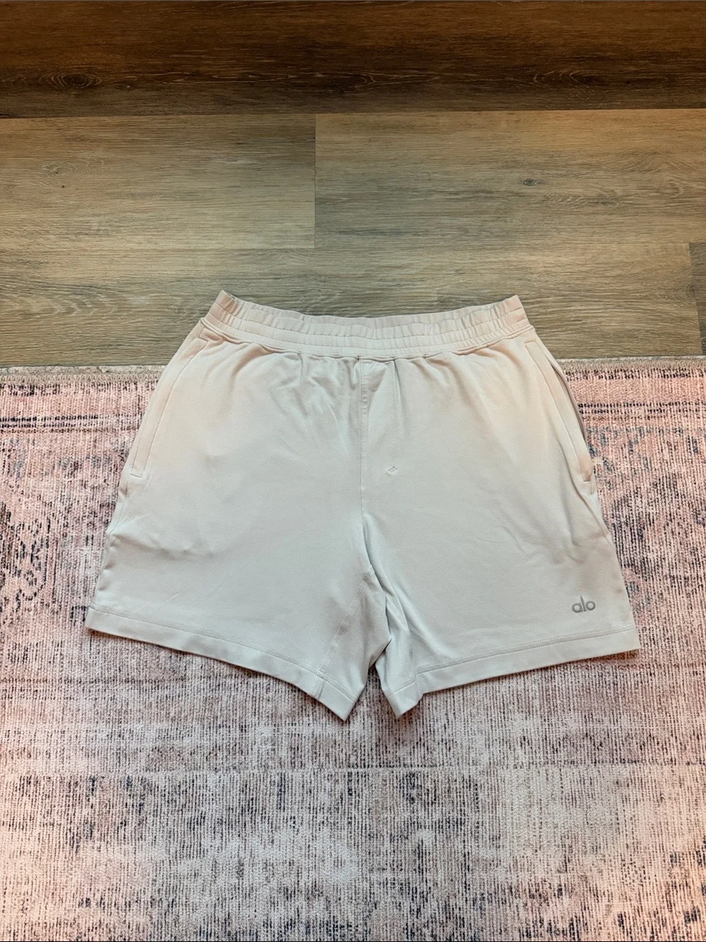 Alo Conquer React Shorts